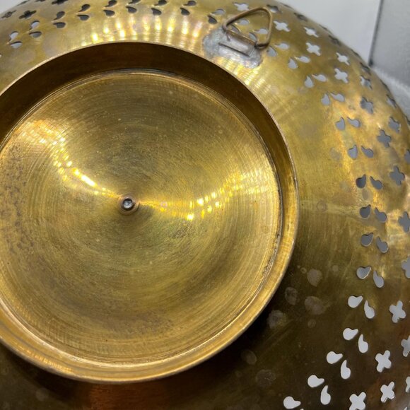 Vintage 1970’s Brass Bowl with Quatrefoil Cut Outs and Embossed Design - Picture 7 of 8